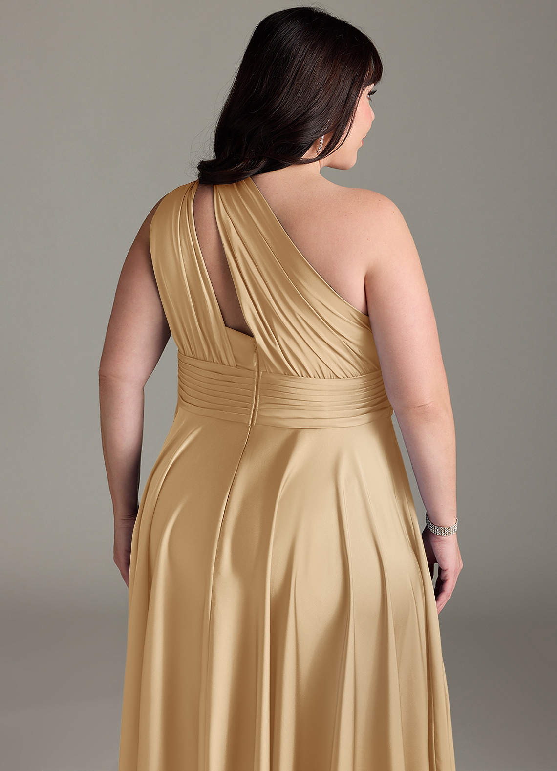 Azazie Charlize Robes de demoiselle d'honneur Robe Trapèze en Satin extensible Une épaule Or image15