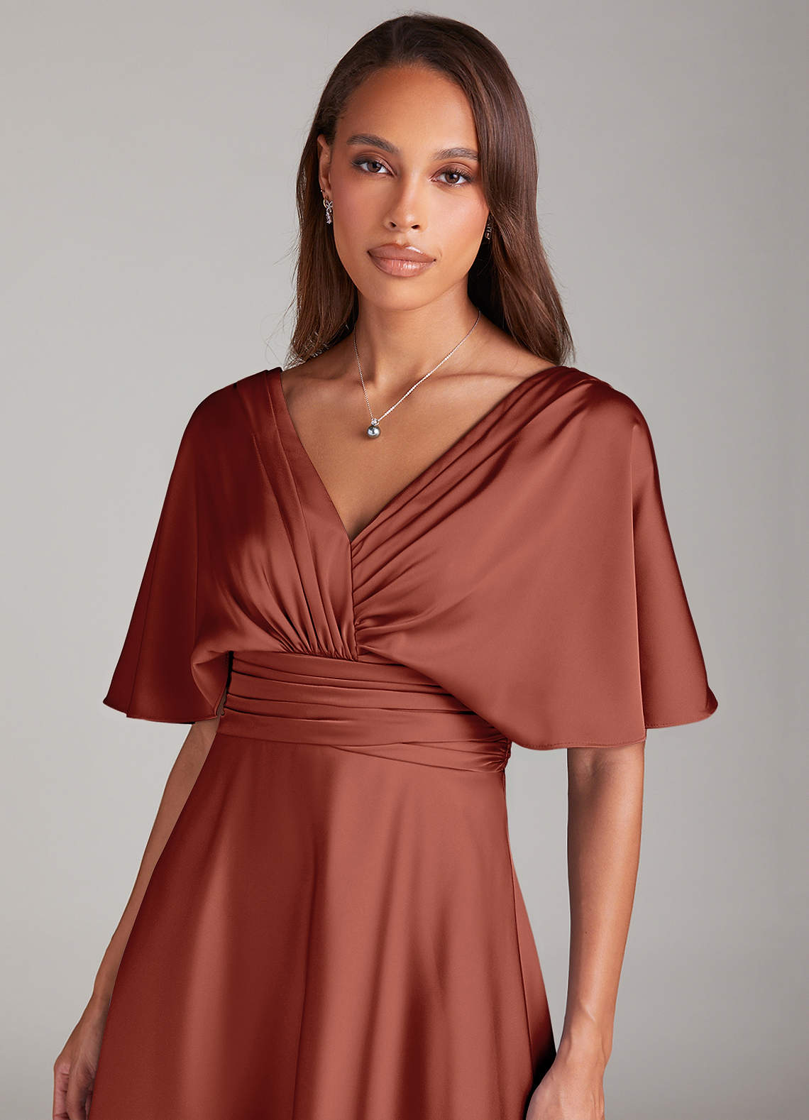 Azazie Pamela Robes de demoiselle d'honneur Robe Trapèze en Satin extensible Plissée Auburn image4