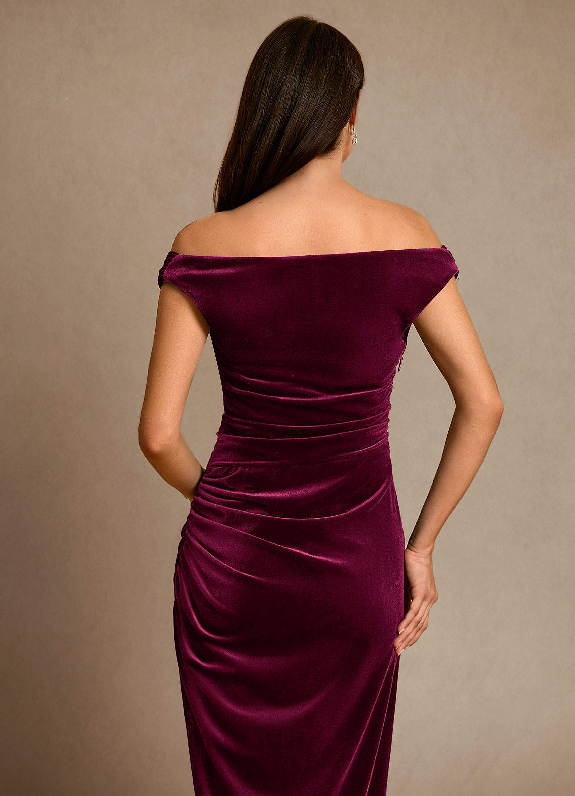 Azazie Nabila vestidos de madre de la novia Vestido de Cabernet de terciopelo de Columna con Vestidos sin tirantes image6