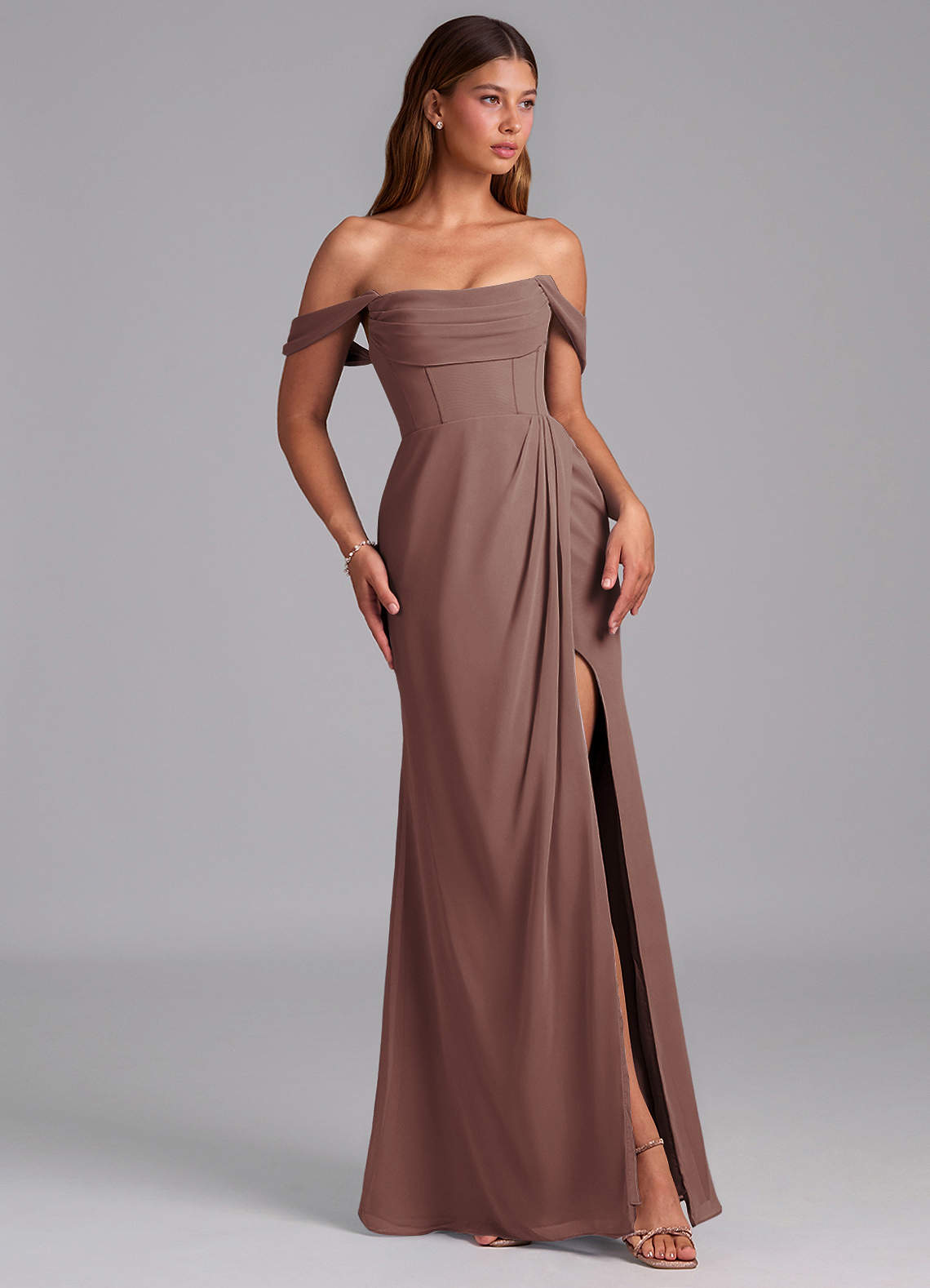 Azazie Johana Jurken voor bruidsmeisjes Converteerbaar Jurk van Chiffon met Zeemeermin Off the Shoulder Espresso image5