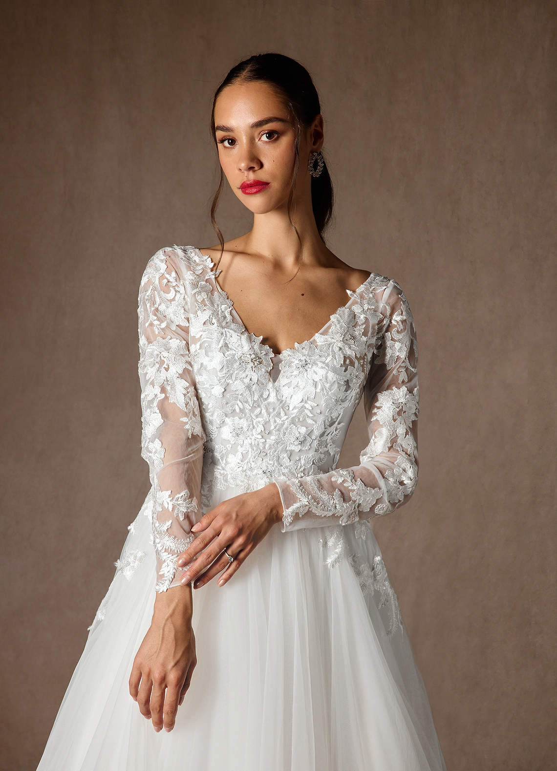 Azazie Freya Vestidos de novia Vestido de Diamante Blanco de Tul de Corte en A con Lentejuela image5