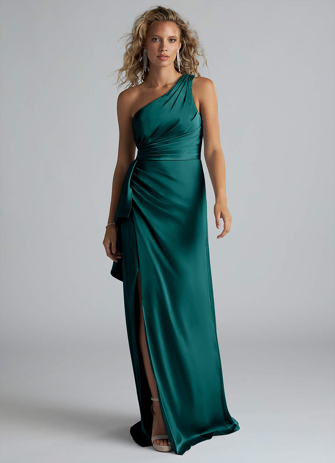 Azazie Maive Robes de demoiselle d'honneur Robe Fourreau en Satin extensible Rayé Paon image1