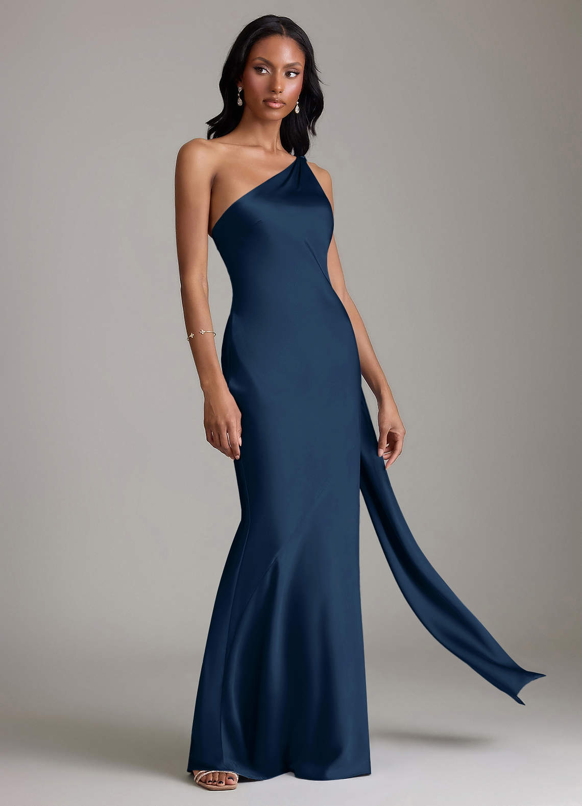 Azazie Juniper Vestidos de madrinha de casamento Vestido Azul Marinho de Cetim elástico de sereia com Um ombro image4