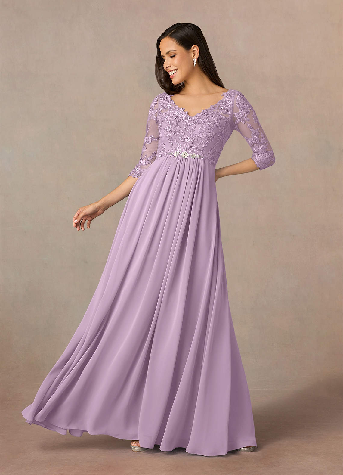 Azazie Hayek vestidos de madre de la novia Vestido de Glicinia de Gasa de Corte En A con Cuello en V de encaje image1