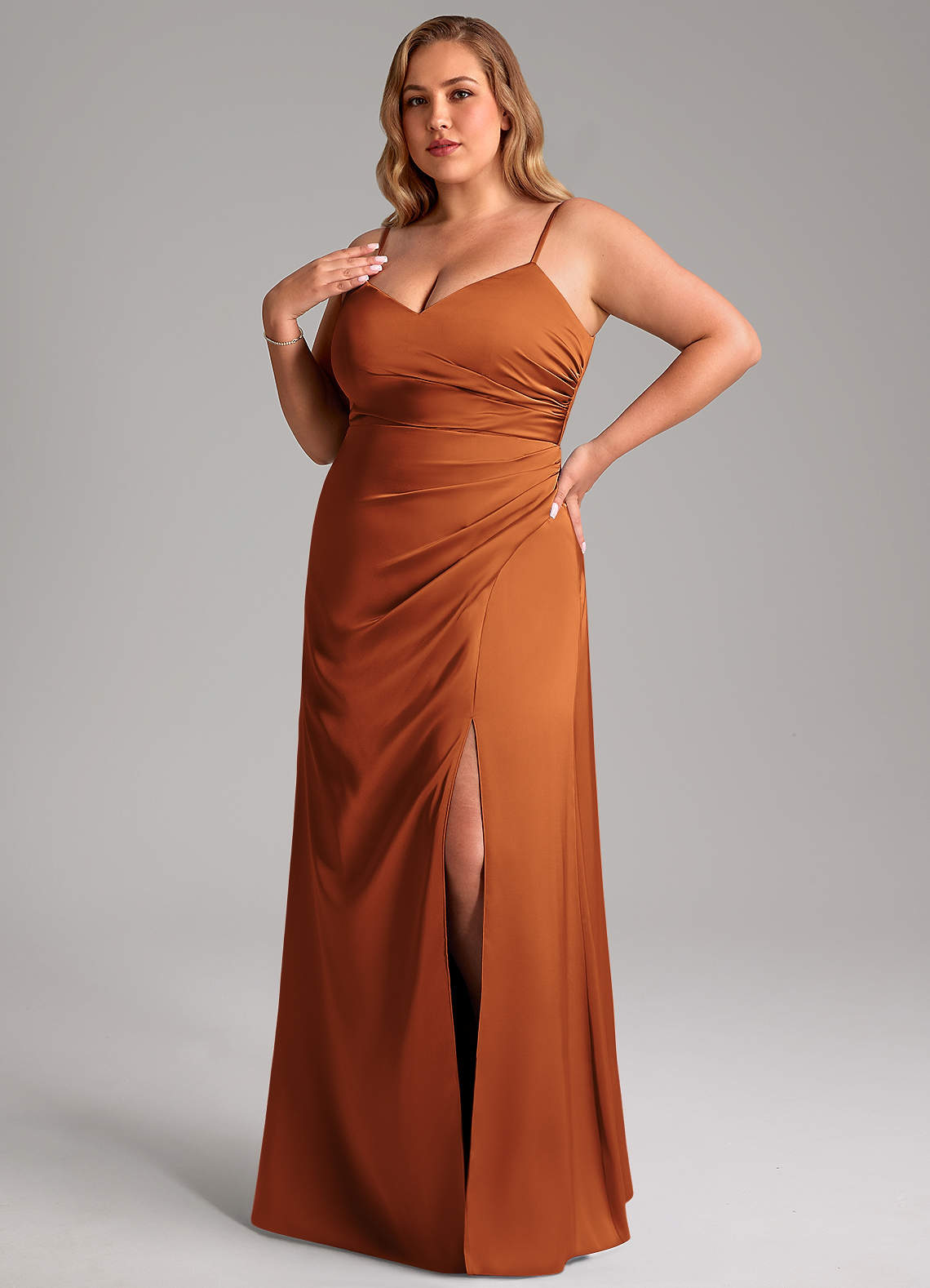 Azazie Azuree Vestidos de damas de honor Vestido de Canela de Satén Elástico de Corte en A con Plisado image1