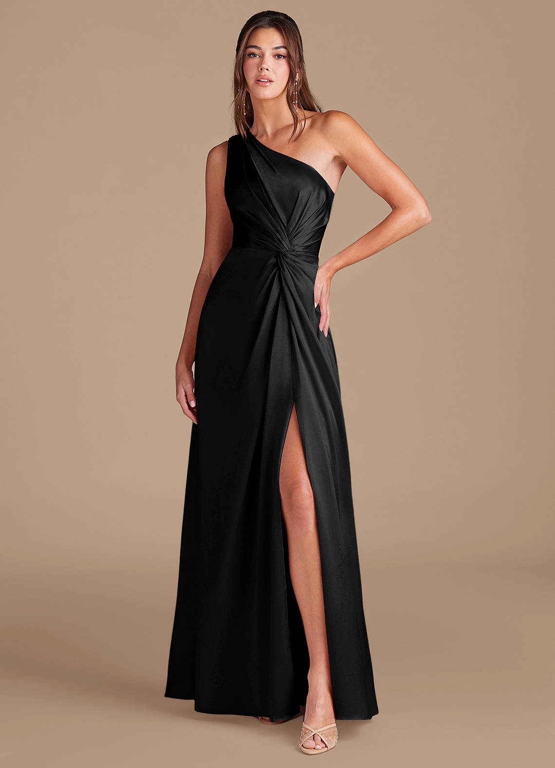 Azazie Brooke Jurken voor bruidsmeisjes Jurk van Metaalachtig Satijn met A-Lijn One-Shoulder Zwart image1