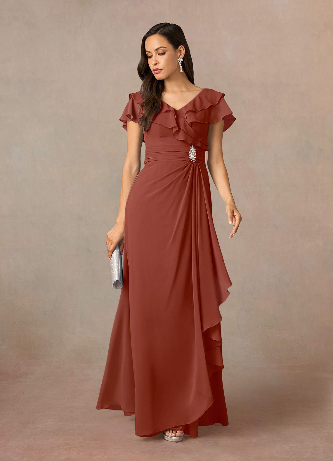 Azazie Snapdragon Mère de la mariée Robes Robe Trapèze en Mousseline de soie Col en V froncé Auburn image1