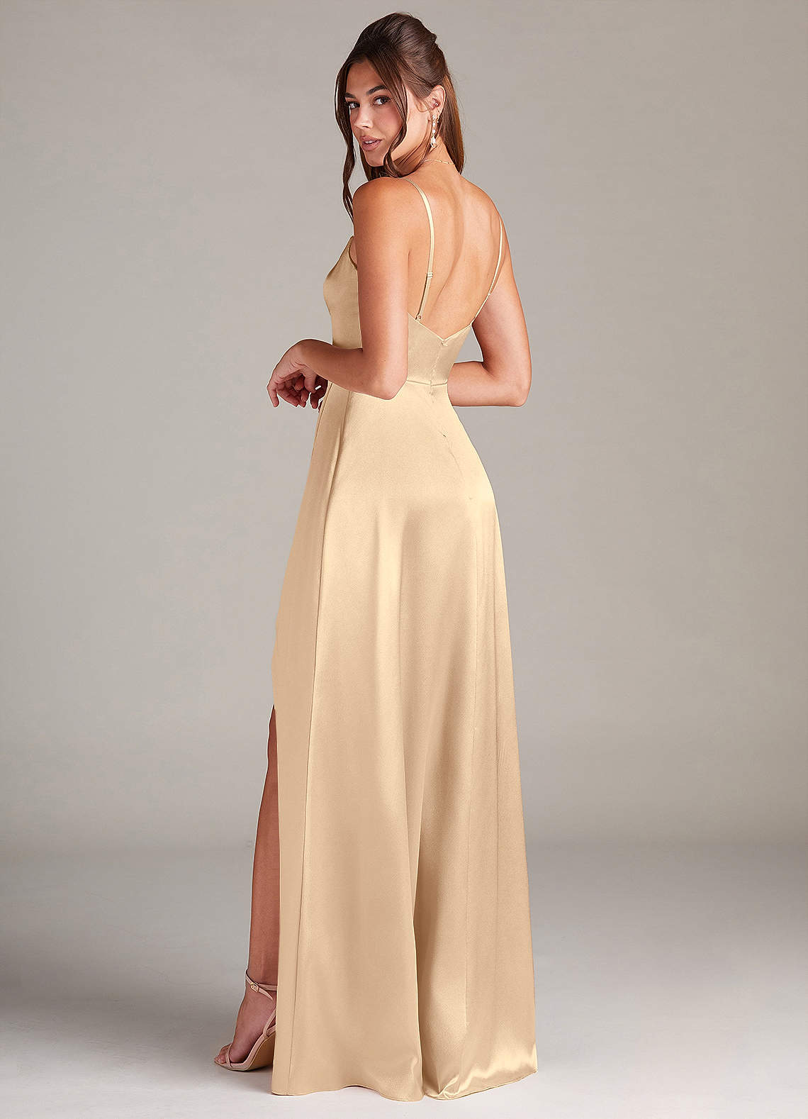 Azazie Sarella Robes de demoiselle d'honneur Robe Trapèze en Satin extensible Plissée Champagne image3