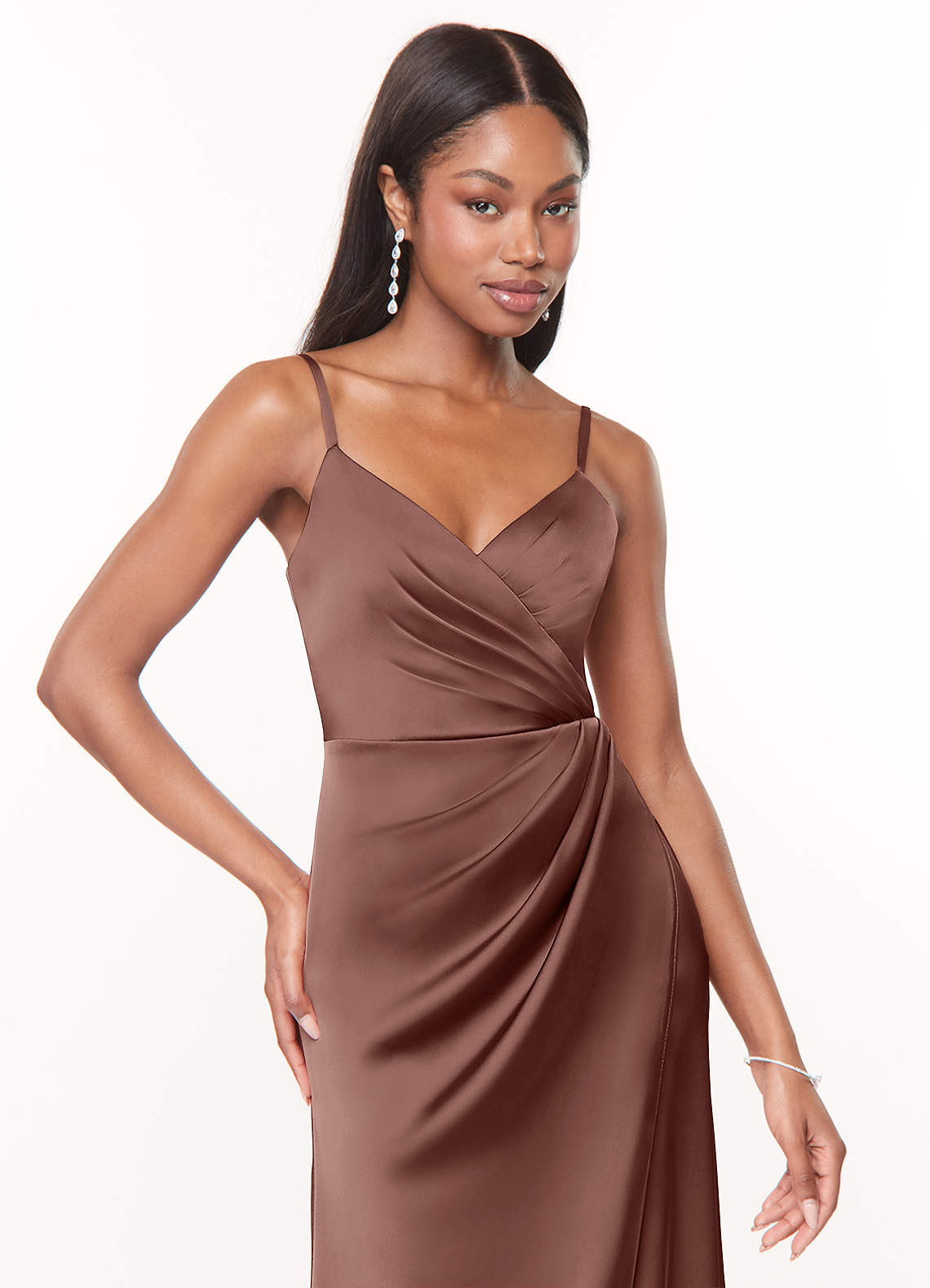 Azazie Maci Vestidos de madrinha de casamento Vestido Café Expresso de Cetim elástico de Linha A com Plissado image4