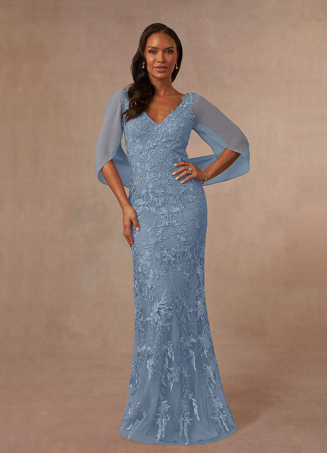 Azazie Ferris Mère de la mariée Robes Robe Fourreau en Mousseline de soie Col V Bleu Poussiéreux image1