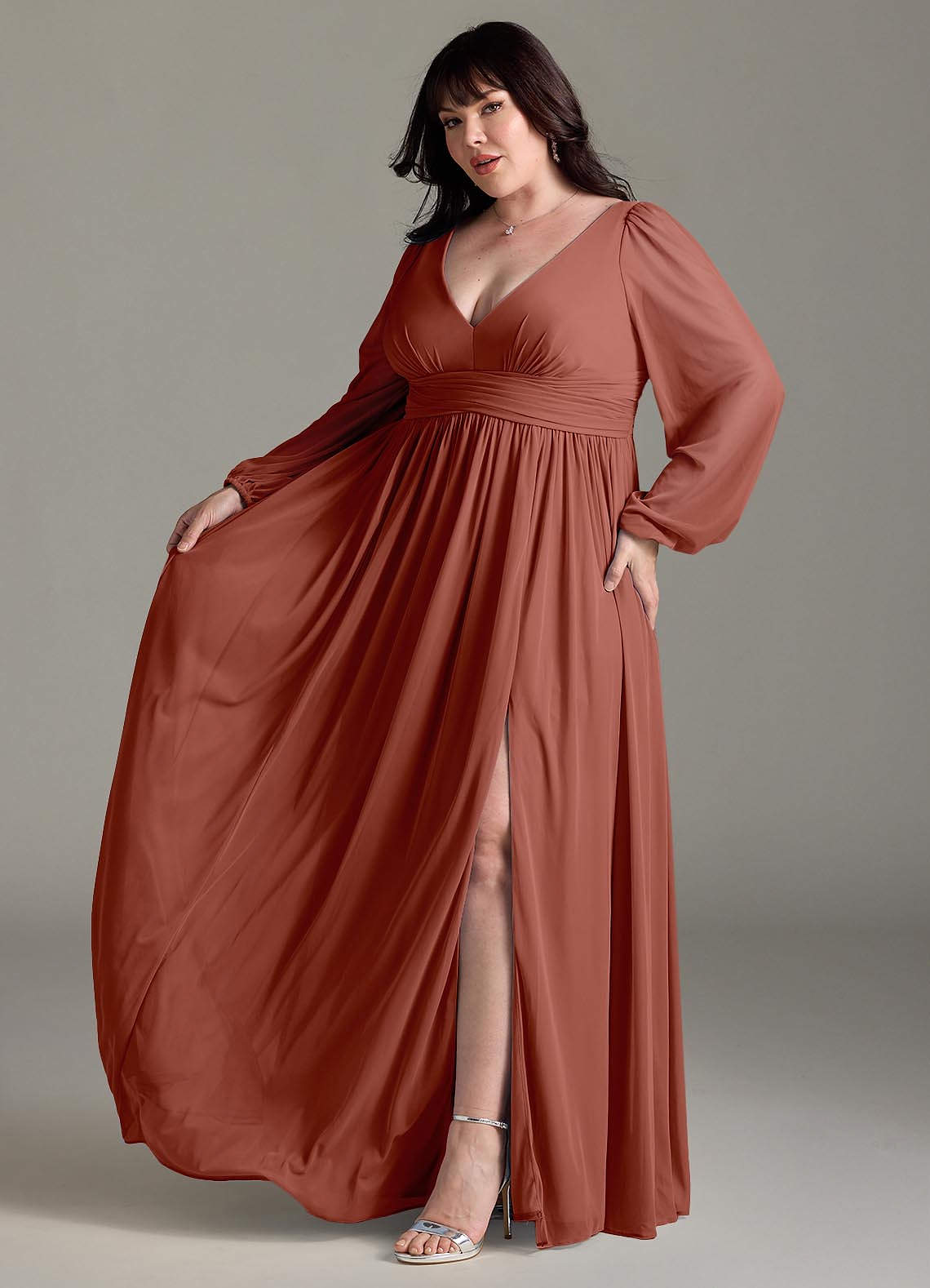 Azazie Norah Abiti da Damigella Abito A-Line in Chiffon con Maniche lunghe e Scollo a V Auburn image9