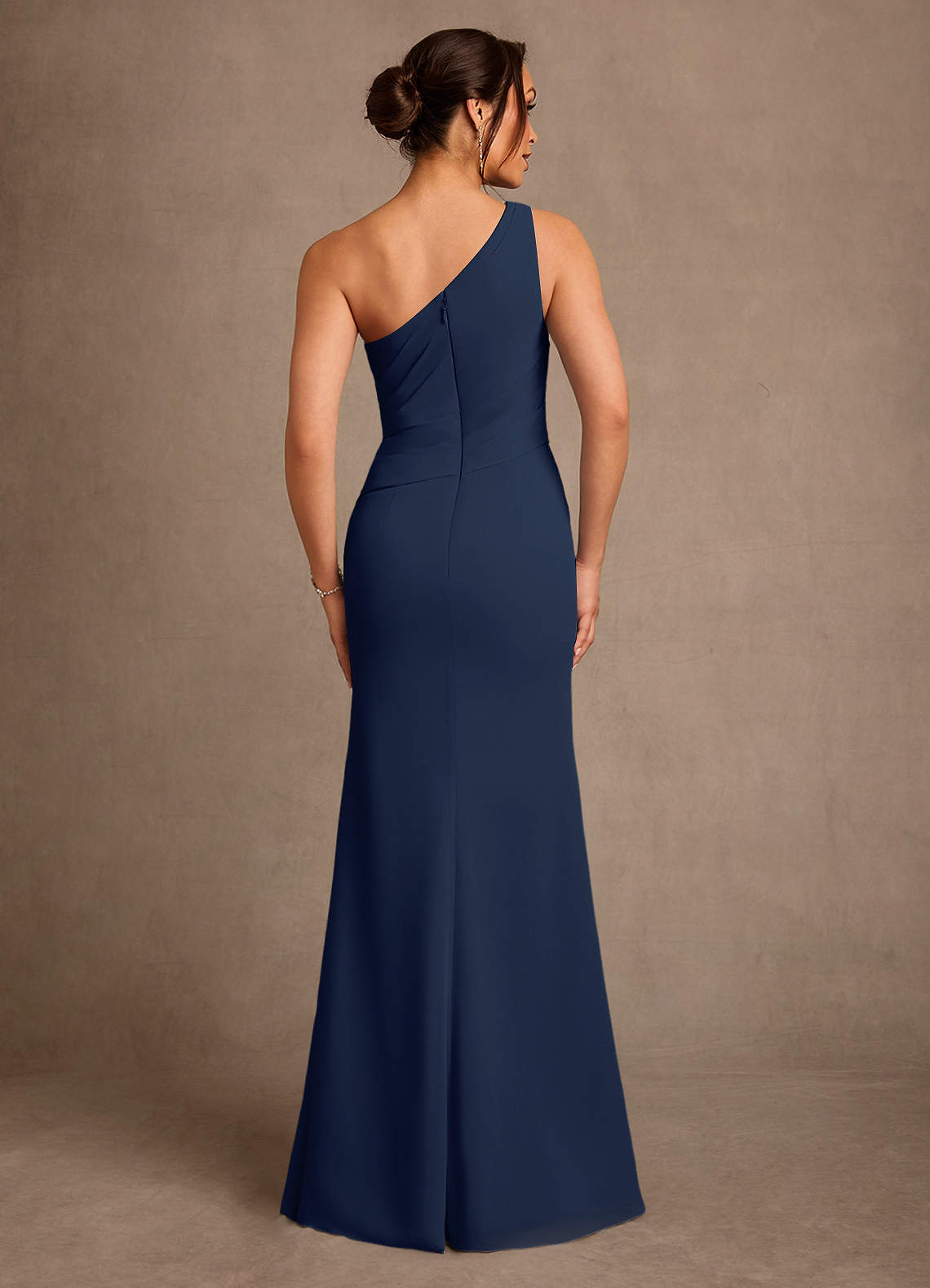 Azazie Floy Mère de la mariée Robes Robe Fourreau en Mousseline de soie Une épaule Bleu Marine Foncé image2