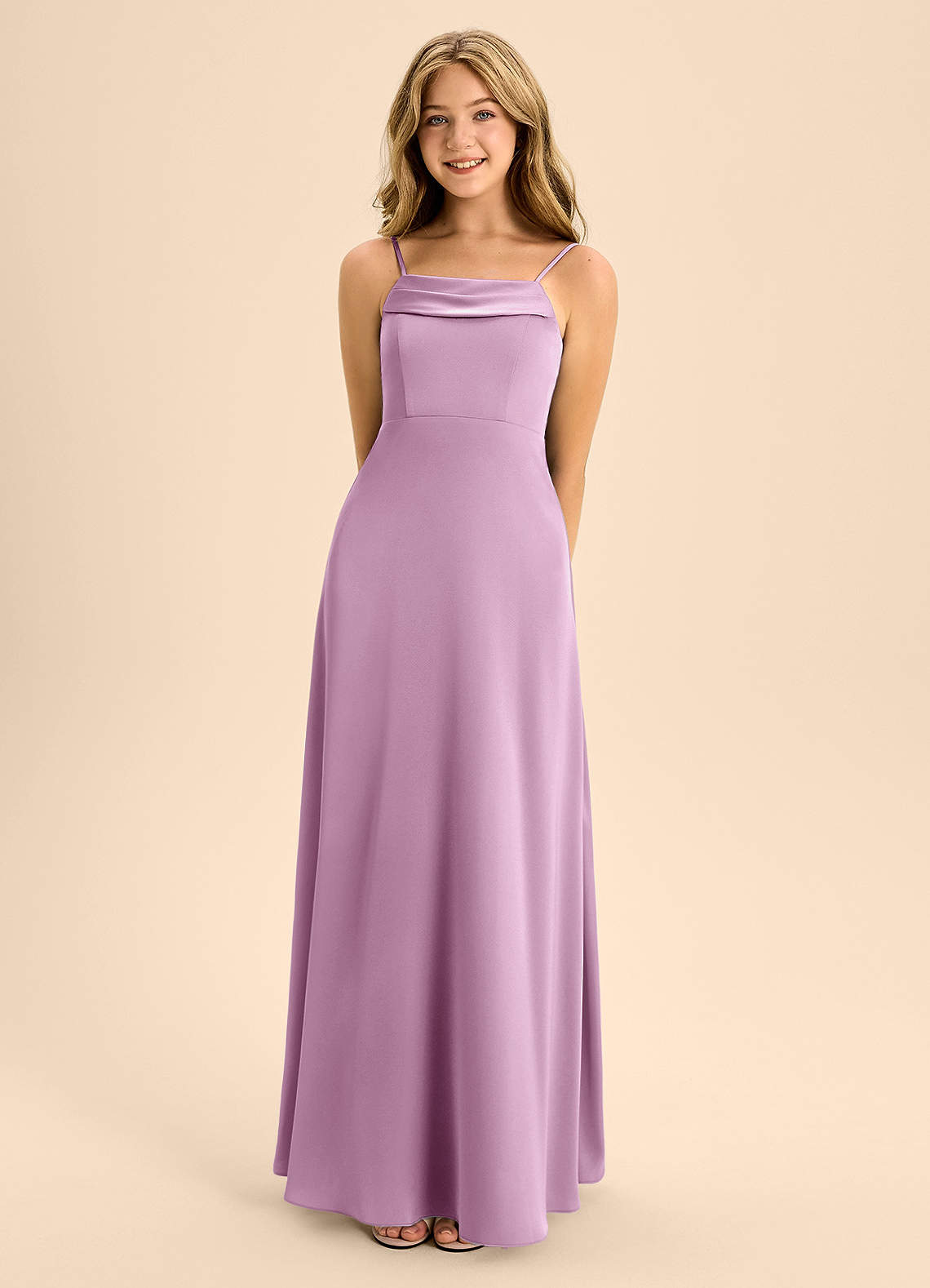 Azazie Anselie Junior Vestido Glicínia de Cetim elástico de Linha A com Fora do ombro image3