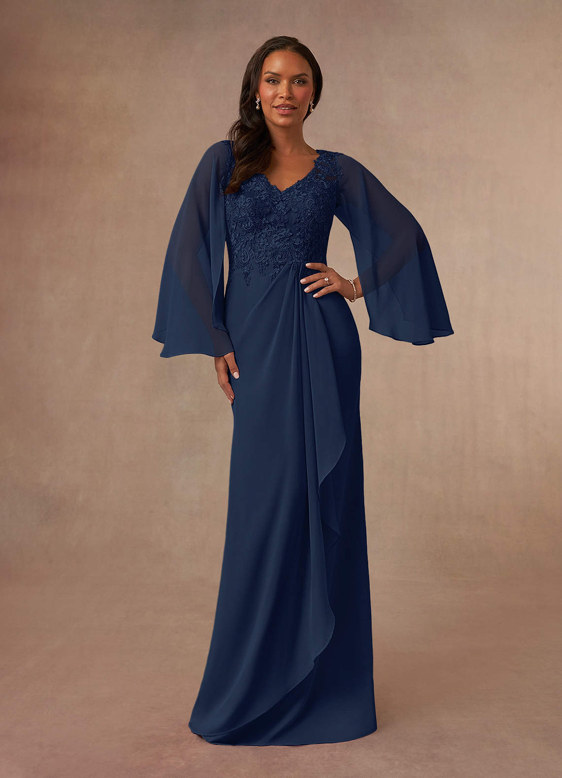 Azazie Perry vestidos de madre de la novia Vestido de Azul Marino Oscuro de Gasa de Sirena con Encaje cuello pico image1