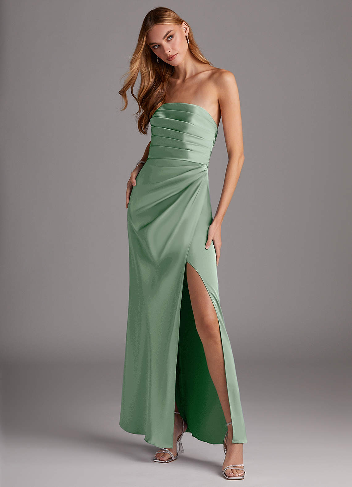 Azazie Lexie Vente Finale Robe Fourreau Convertible en Satin extensible Sans bretelle Agave image3