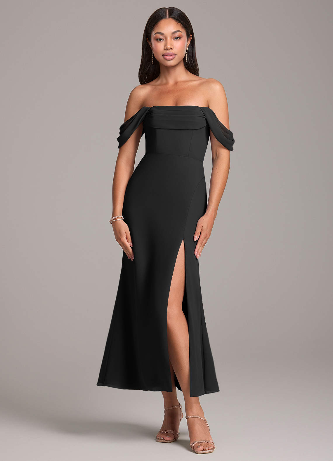 Azazie Saige Vestidos de damas de honor Vestido de Negro de Gasa de Corte Recto Convertible con Vestidos sin tirantes image1