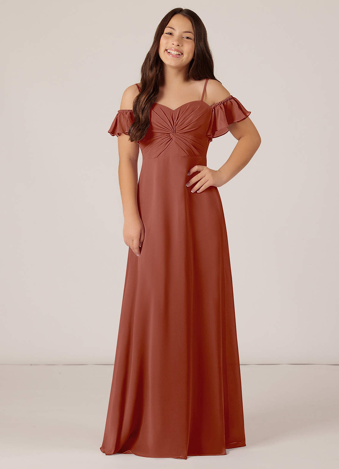 Azazie Juna Junior Robe Trapèze en Mousseline de soie Épaule décolletée Auburn image1