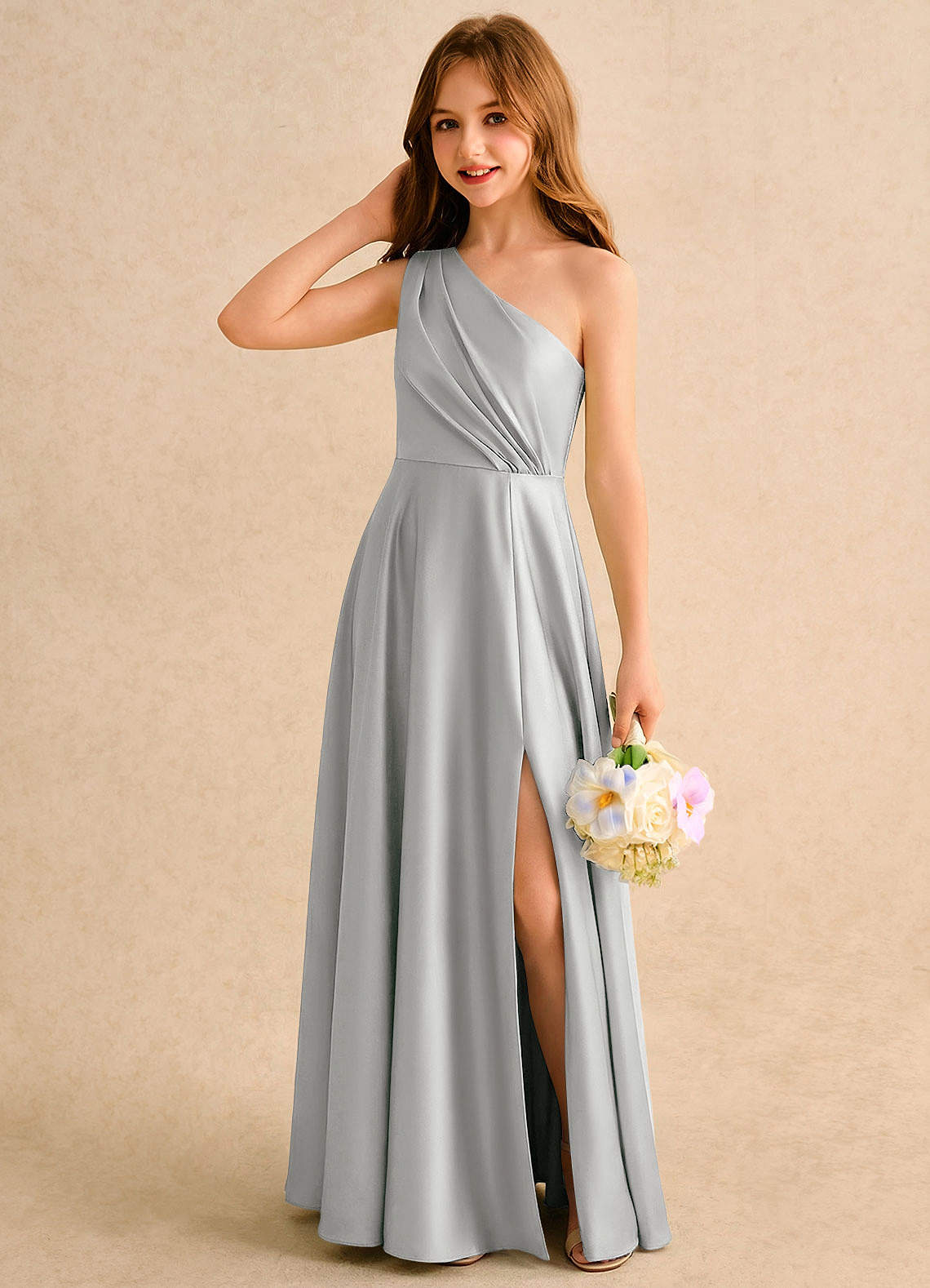 Azazie Puddles Girls Formal Robe Demoiselle D'honneur Fillette Robe Trapèze en Satin extensible Une épaule Argent image2