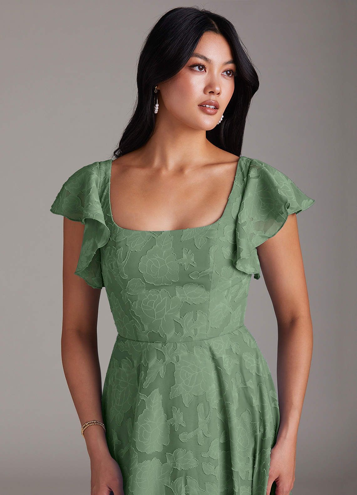 Azazie Bondi 신부 들러리 드레스 A라인 사이드 슬릿 플로럴 번아웃 바닥 길이 드레스 image5