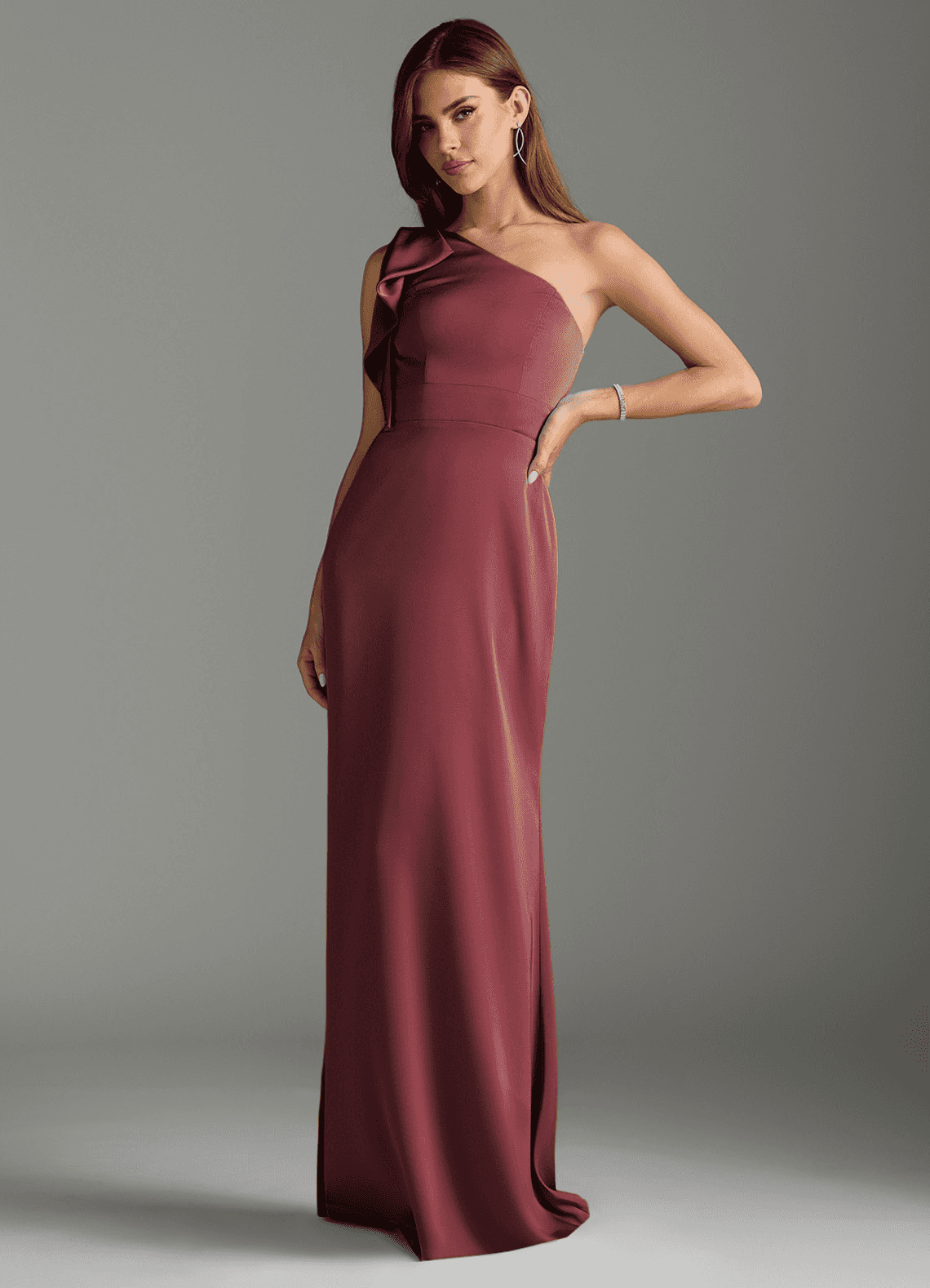 Azazie Rinna Vestidos de damas de honor Vestido de Merlot de Satén Elástico de Corte Sirena con Volante image2