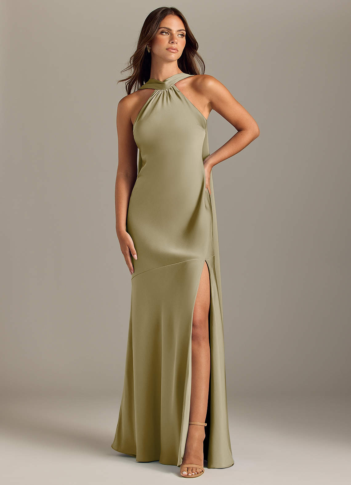 Azazie Kinsley Vestidos de damas de honor Vestido de Musgo Verde de Satén Elástico de Corte Sirena con Corte Lateral image1