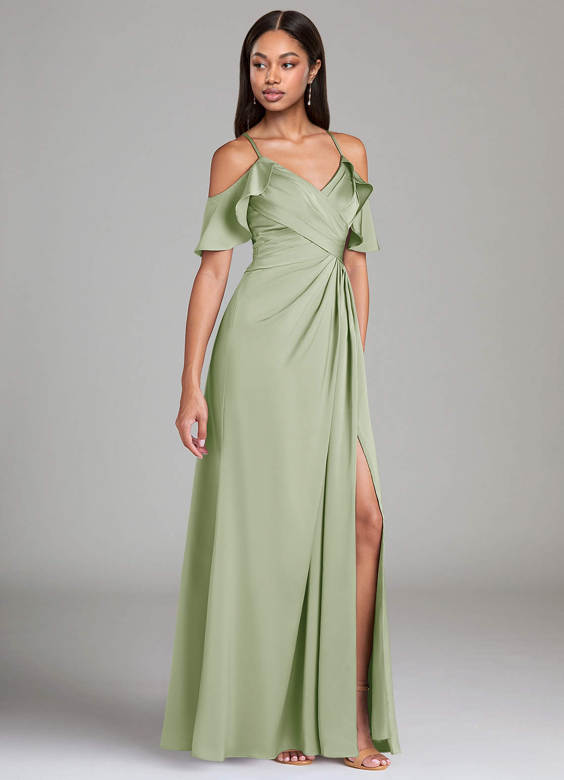Azazie Dakota Robes de demoiselle d'honneur Robe Trapèze en Satin extensible Épaule décolletée Vert Sauge image1