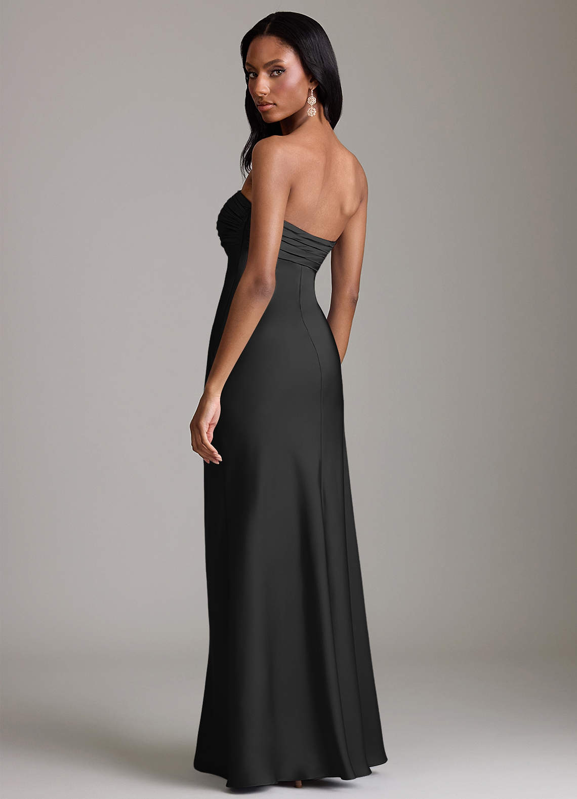 Azazie Saylor Vestidos de damas de honor Vestido de Negro de Satén Elástico de Corte Sirena con Sin tirantes image4