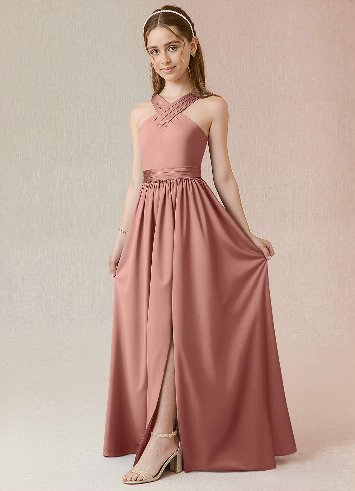 Azazie Jiya Junior Vestido de Rosetón de Satén Elástico de Corte En A con Plisado image1