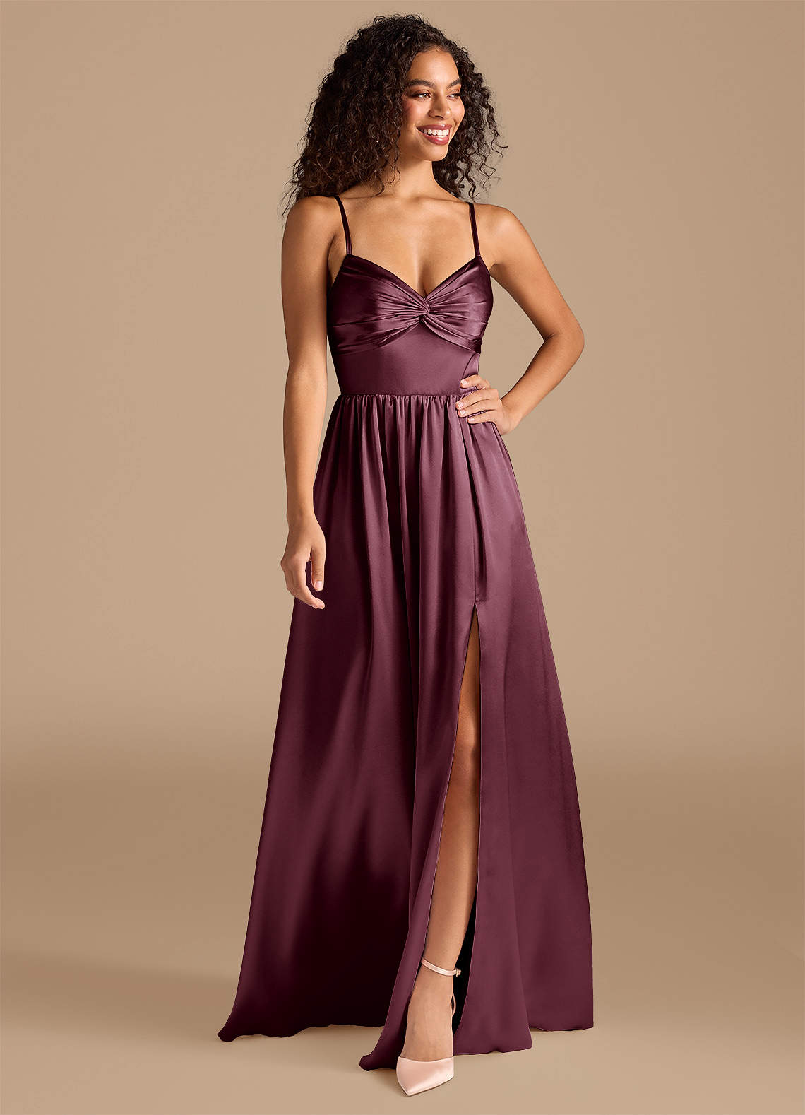 Azazie Zeya Robes de demoiselle d'honneur Robe Trapèze en Satiné métallisé Plissée Cabernet image1