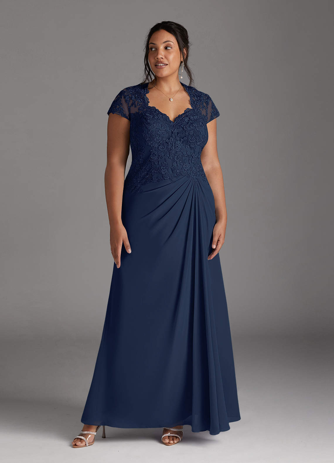 Azazie Junie Mère de la mariée Robes Robe Trapèze en Mousseline de soie Dentelle Bleu Marine Foncé image1