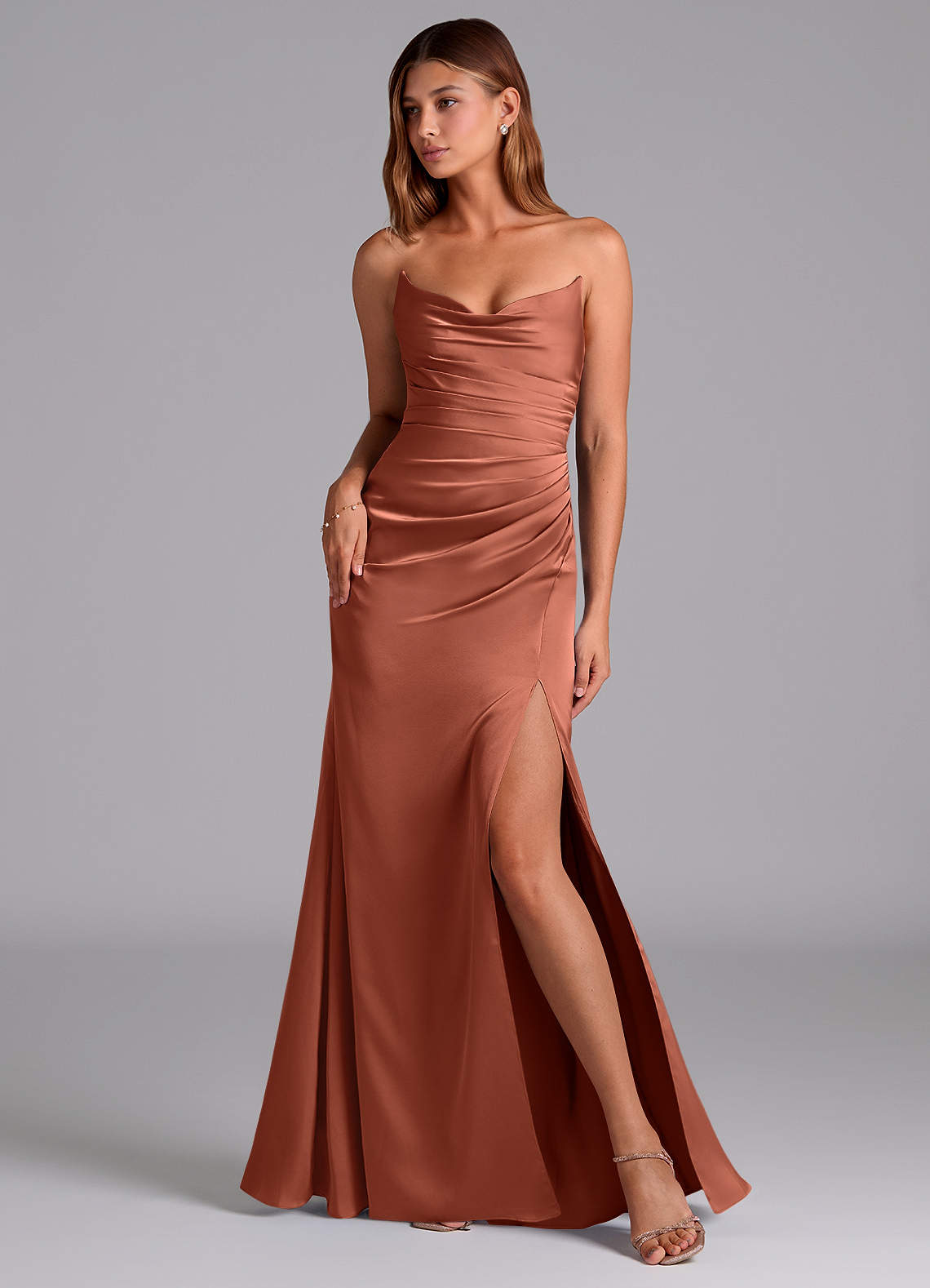 Azazie Claudelle Vestidos de damas de honor Vestido de Arcilla de Satén Elástico de Corte Sirena con Sin tirantes image1