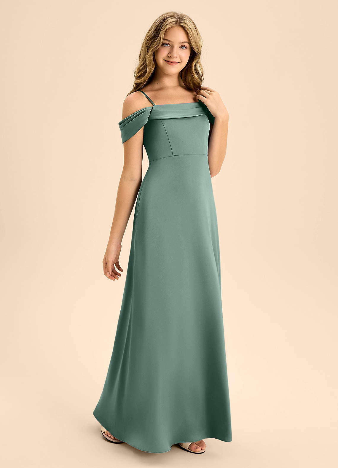 Azazie Anselie Junior Vestido de Eucalipto de Satén Elástico de Corte en A con Vestidos sin tirantes image4