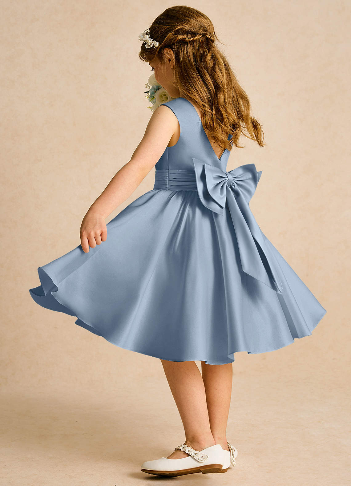 Azazie Sosie Robe Demoiselle D'honneur Fillette Robe Trapèze en Mat Satiné Plissée Bleu Poussiéreux Bleu Poussiéreux image3