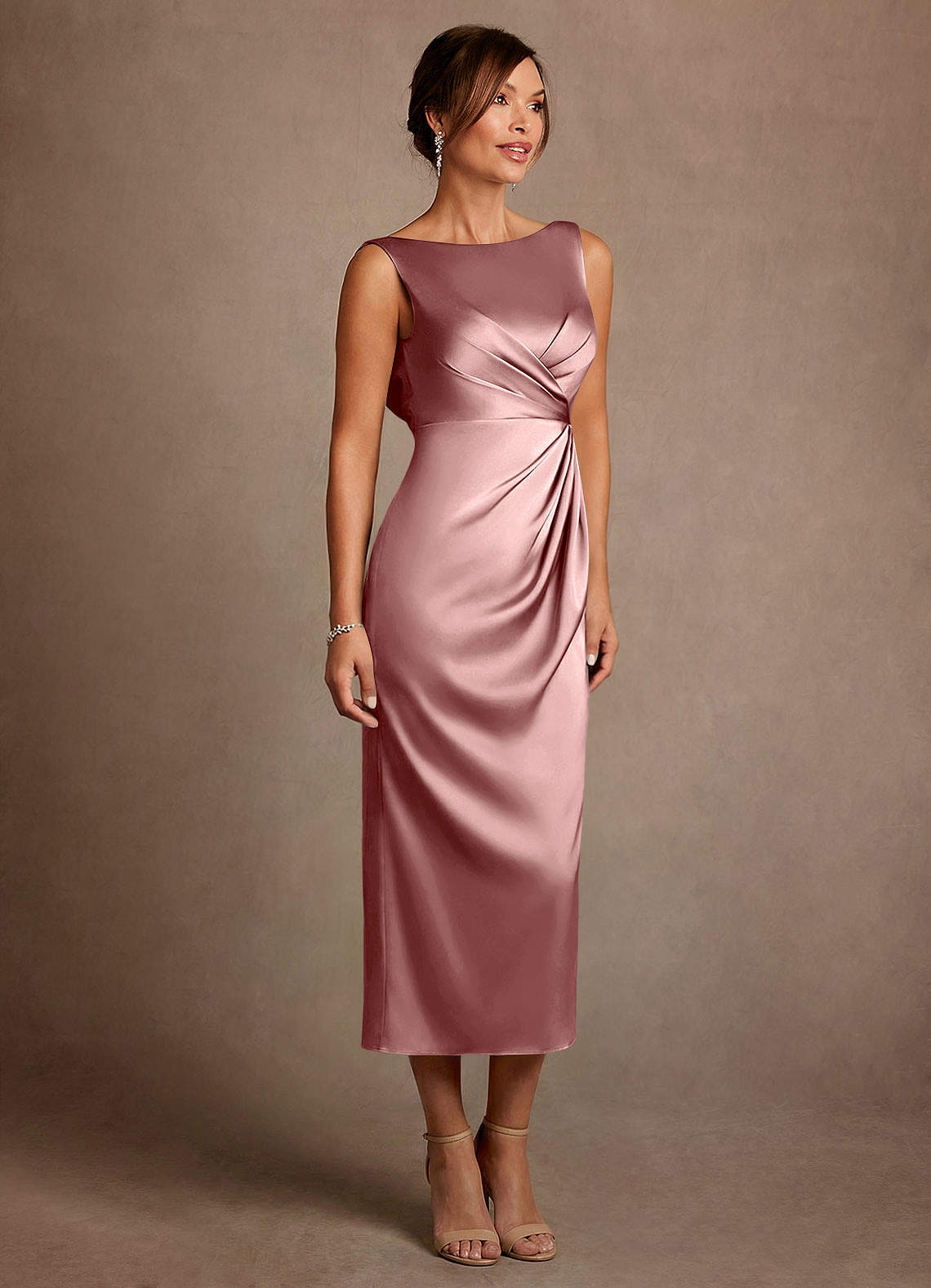 Azazie Mazhe Vestidos para mãe da noiva Vestido Rosa Empoeirada de Cetim elástico de Linha A com Plissado image3