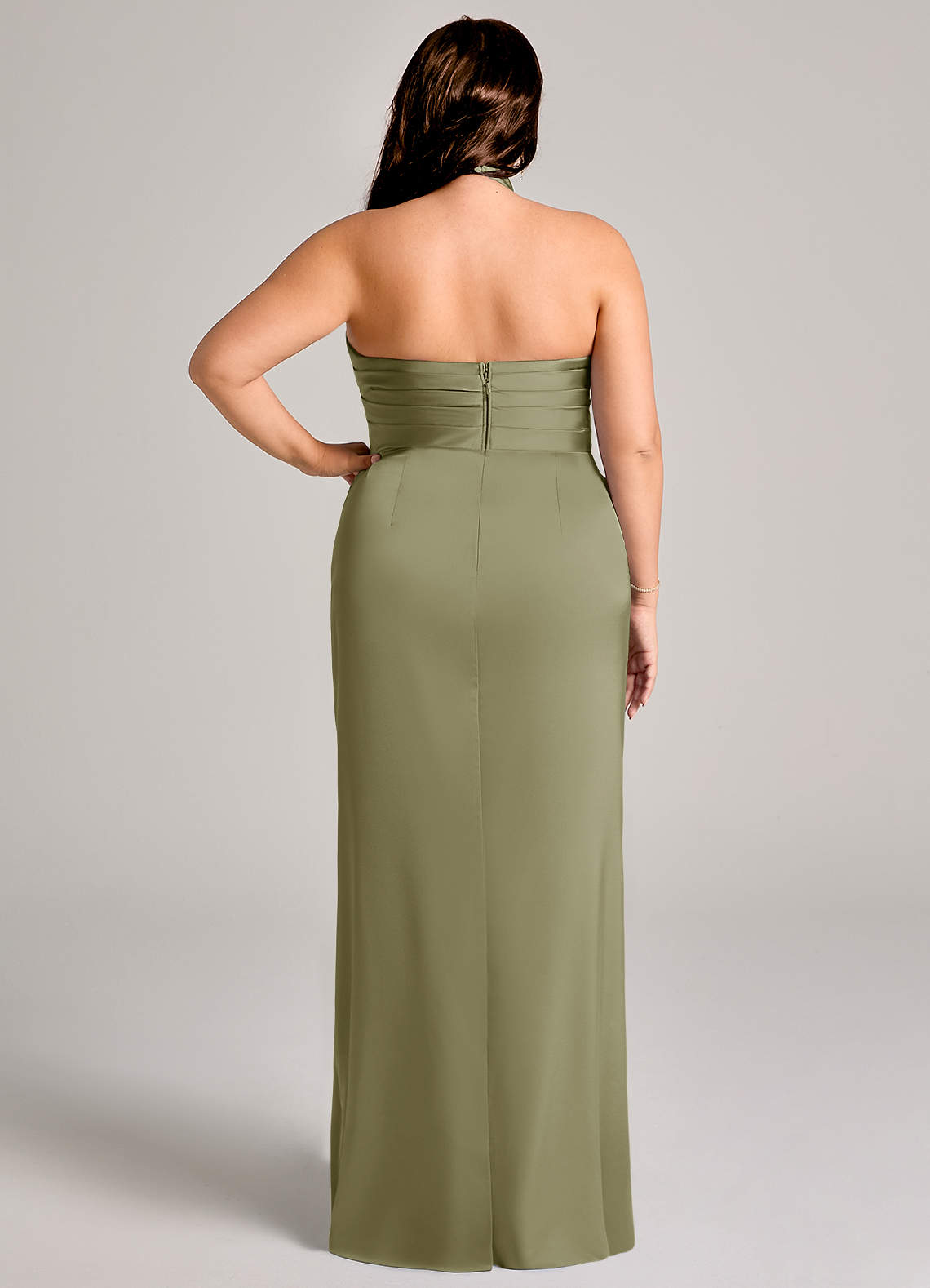 Azazie Jemma Essayer des robes à la maison Robe Fourreau en Satin extensible Plissée Améthyste image11