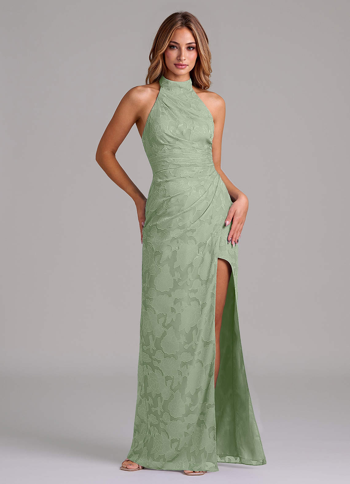 Azazie Jemma 신부 들러리 드레스 쉬스 주름진 플로럴 번아웃 바닥 길이 드레스 image1