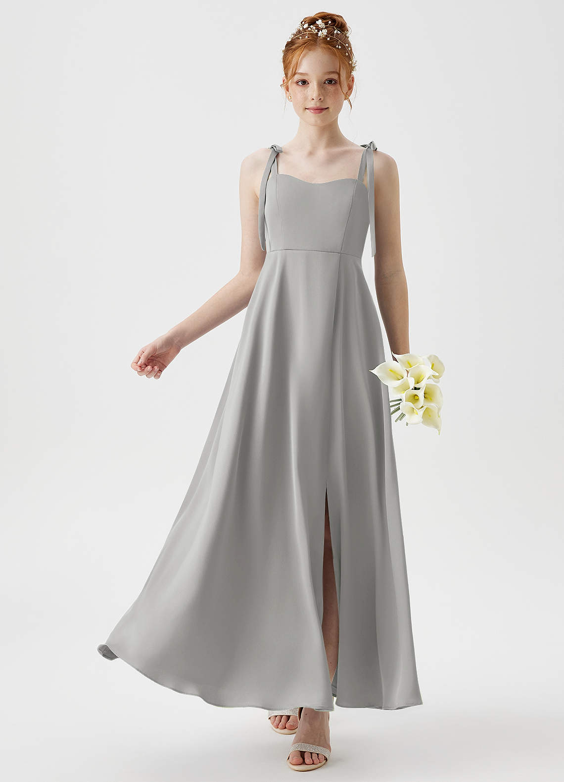 Azazie Rosey Junior Robe Trapèze en Satin extensible Encolure en Forme de Cœur Argent image1
