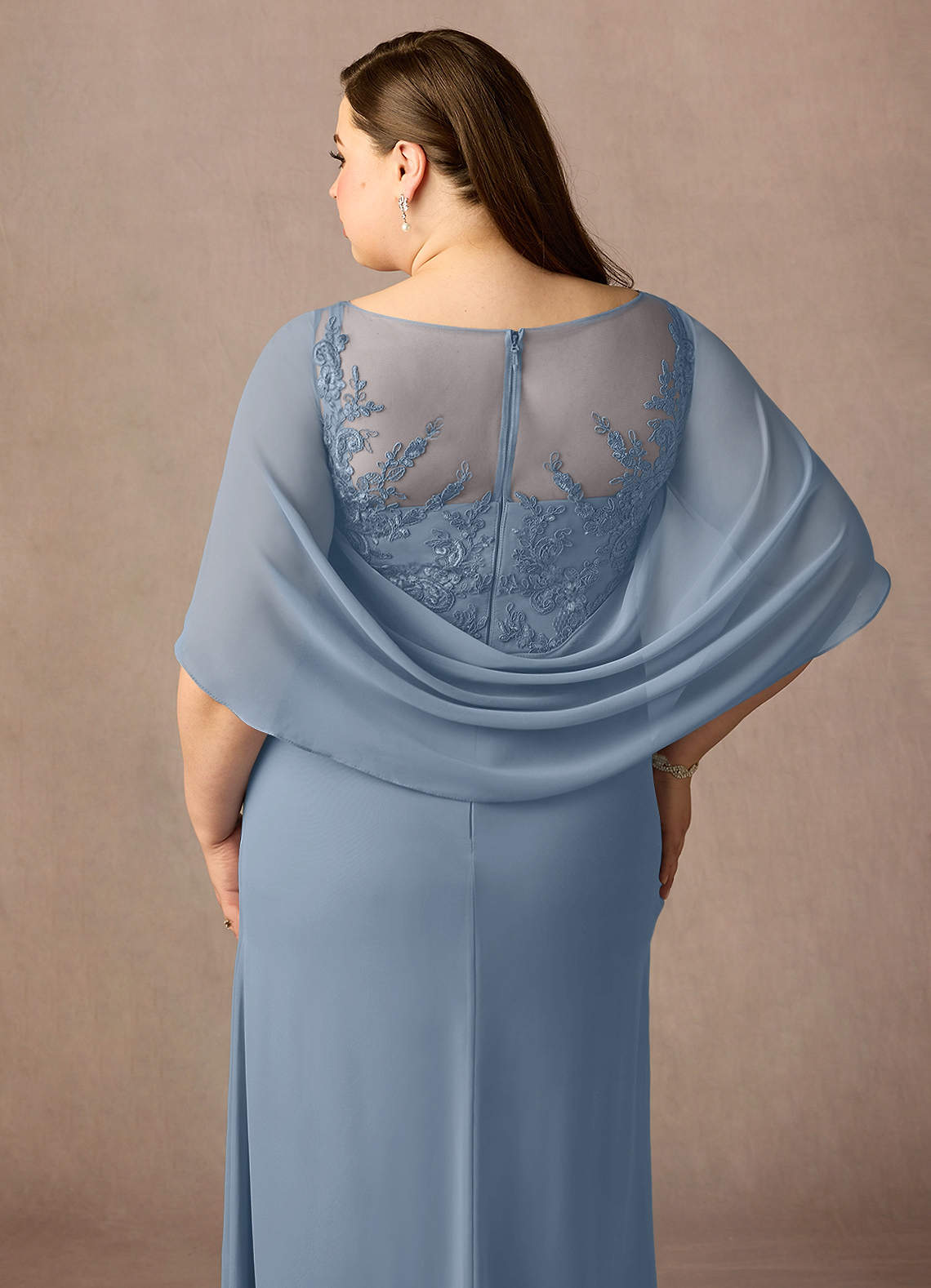 Azazie Hera vestidos de madre de la novia Vestido de Azul Polvoriento de Gasa de Corte En A con Capa de encaje image11