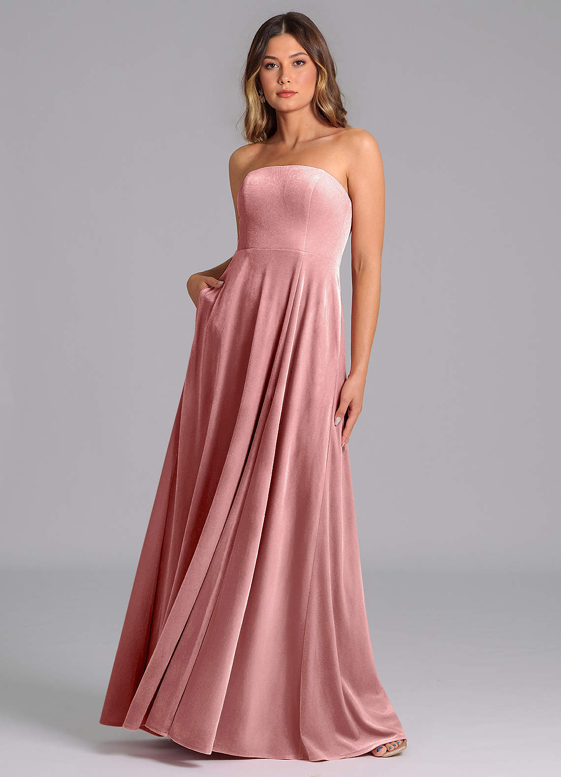 Azazie Wren Vestidos de damas de honor Vestido de Rosa Polvorienta de terciopelo de Corte en A con Sin tirantes image1