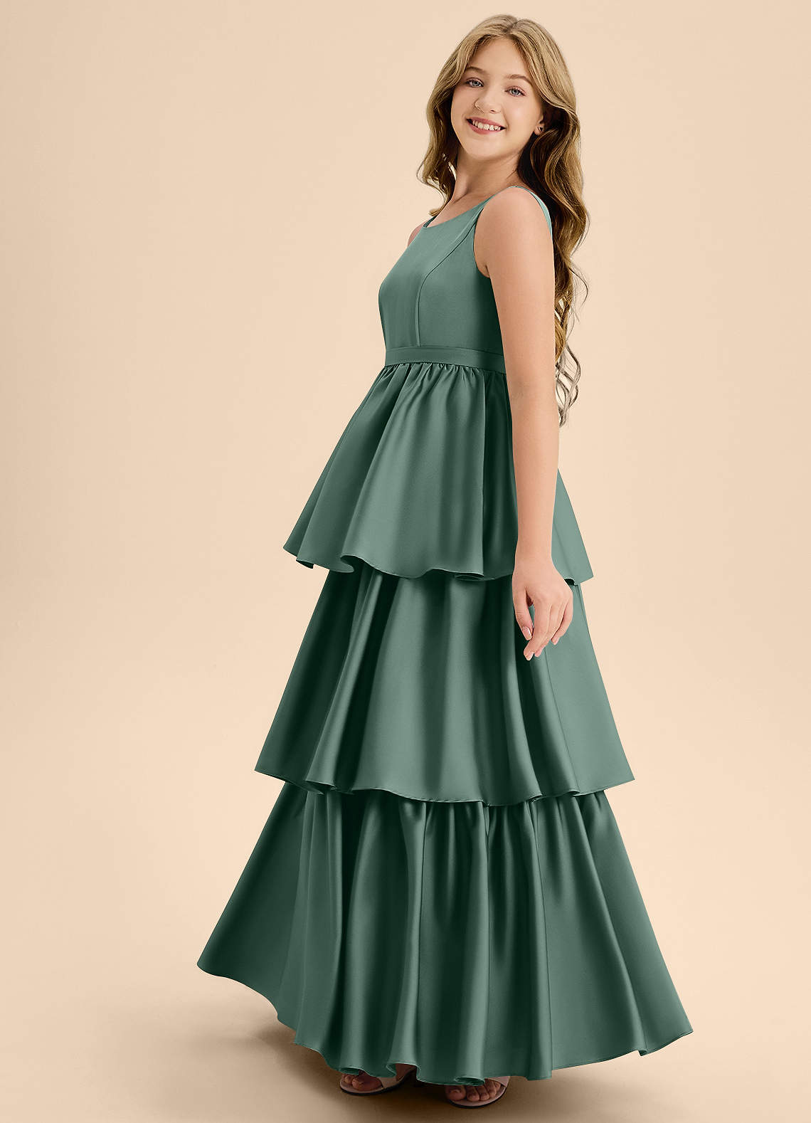 Azazie Meadowyn Junior Robe Trapèze en Satin extensible Arc Eucalyptus image4