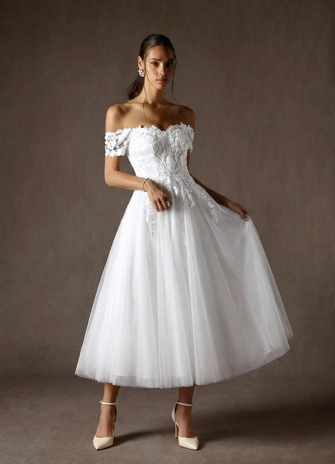 Azazie Rowe Vestidos de noiva Vestido Diamante Branco de Renda de Linha A com Fora do ombro image6