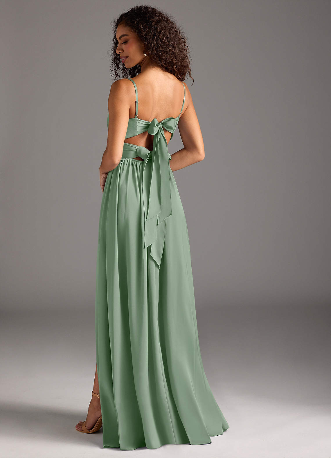 Azazie Zeya Vestidos de damas de honor Vestido de Matcha de Satén Elástico de Corte en A con Plisado image1