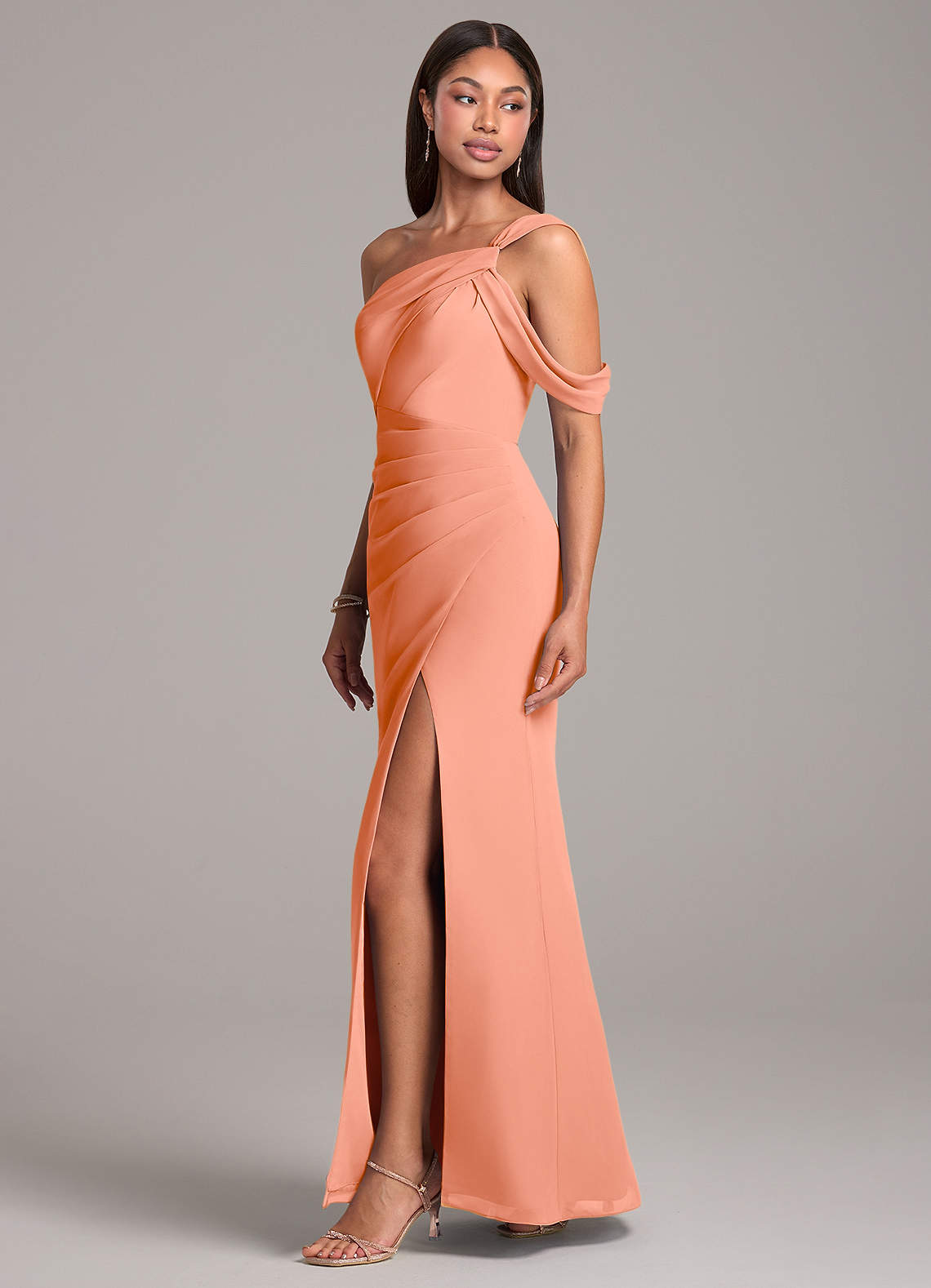 Azazie Wynter Vestidos de damas de honor Vestido de Atardecer de Gasa de Corte Recto con Vestidos sin tirantes image2