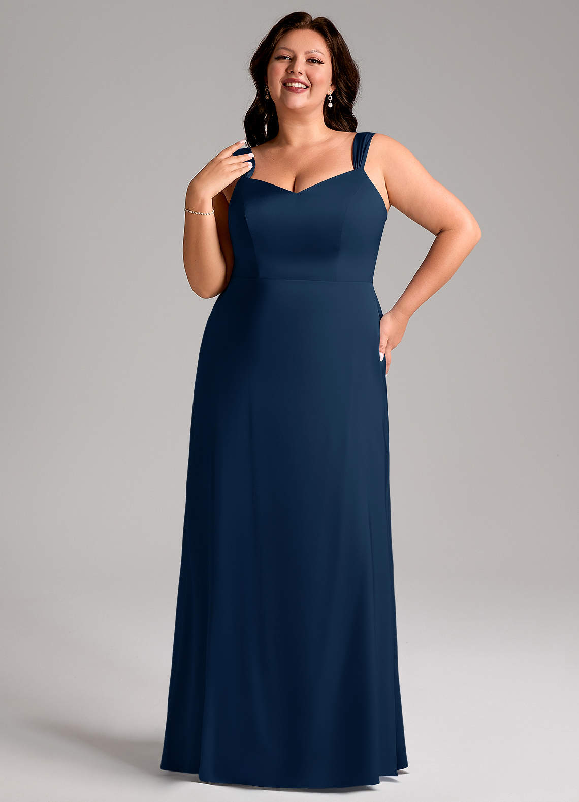 Azazie Denice Robes de demoiselle d'honneur Robe Fourreau en Satin extensible Plissée Bleu Marine Foncé image9