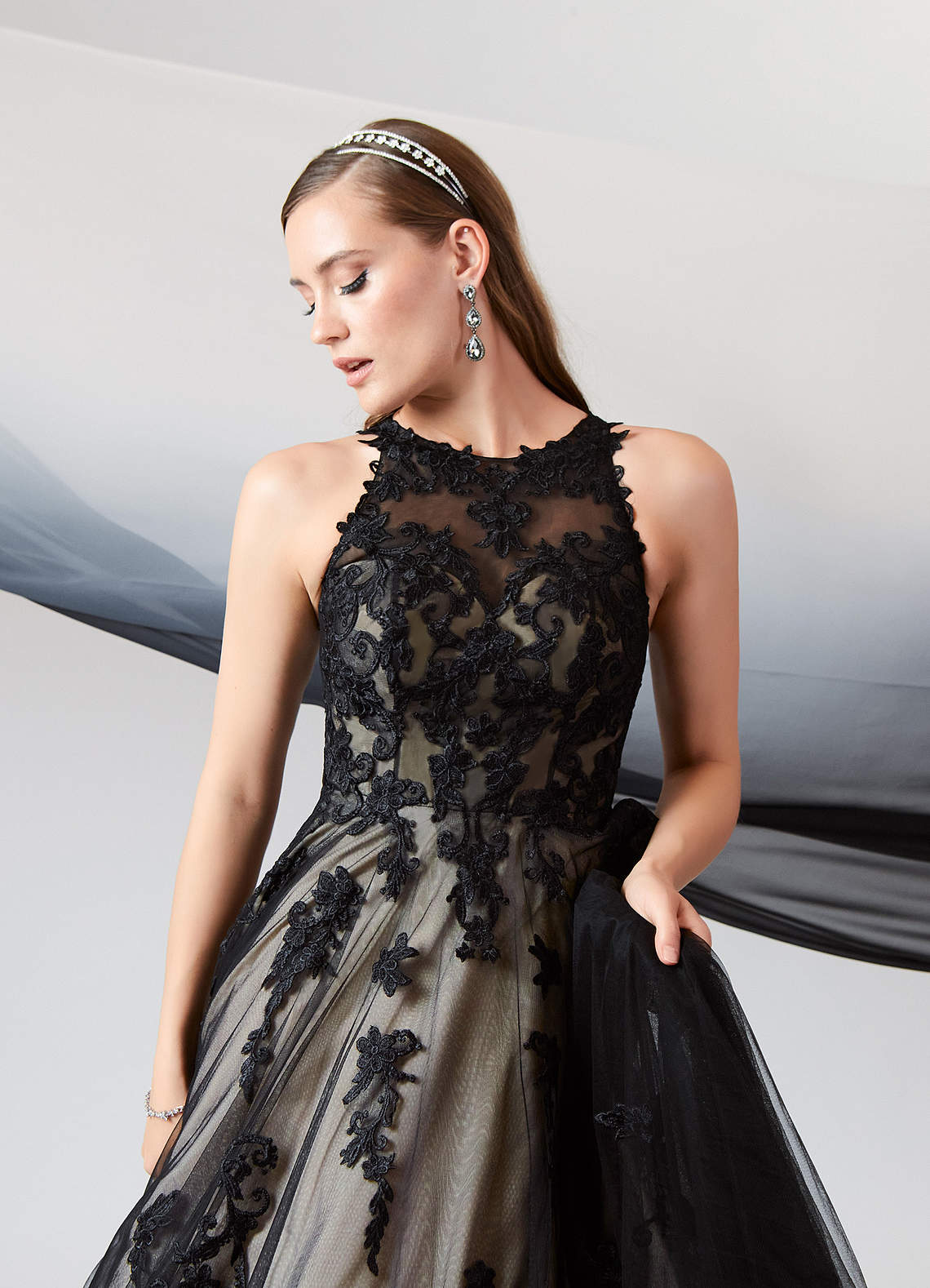 Azazie Melrose Abiti da Sposa Abito A-Line in Tulle in Pizzo con Scollo a Cuore Nero Champagne image5