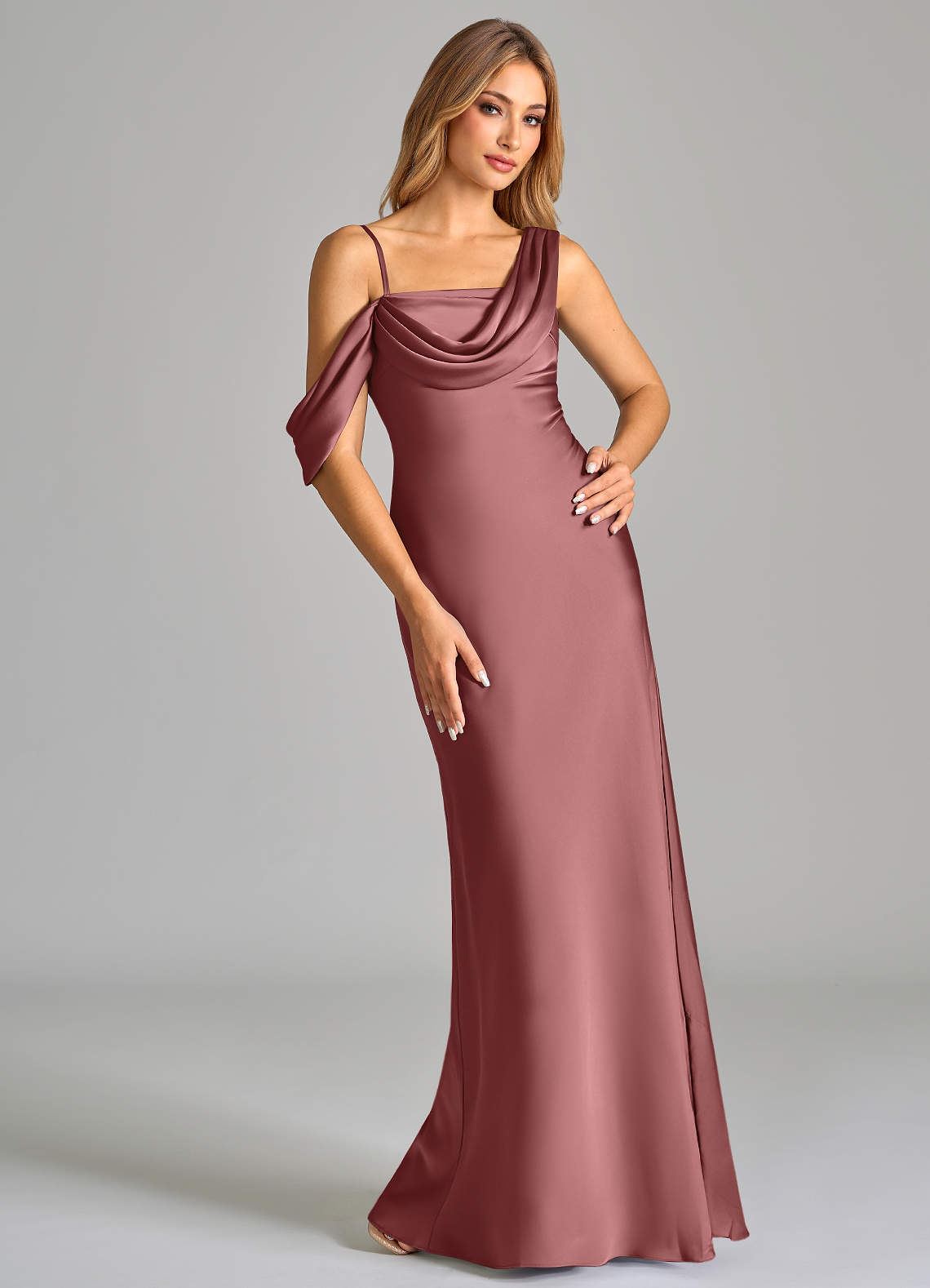 Azazie Celina Robes de demoiselle d'honneur Robe Fourreau en Satin extensible Épaule décolletée Améthyste image1