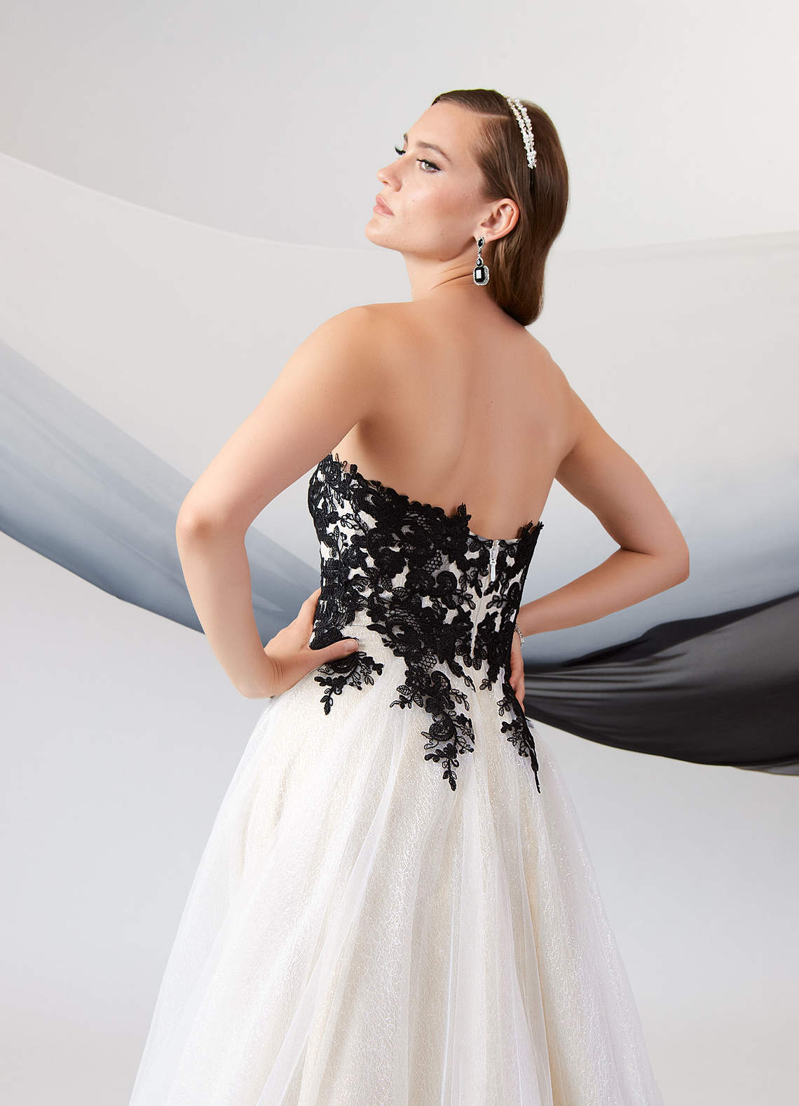 Azazie Adelaide Abiti da Sposa Abito A-Line in Tulle Pizzo Nero Champagne image7