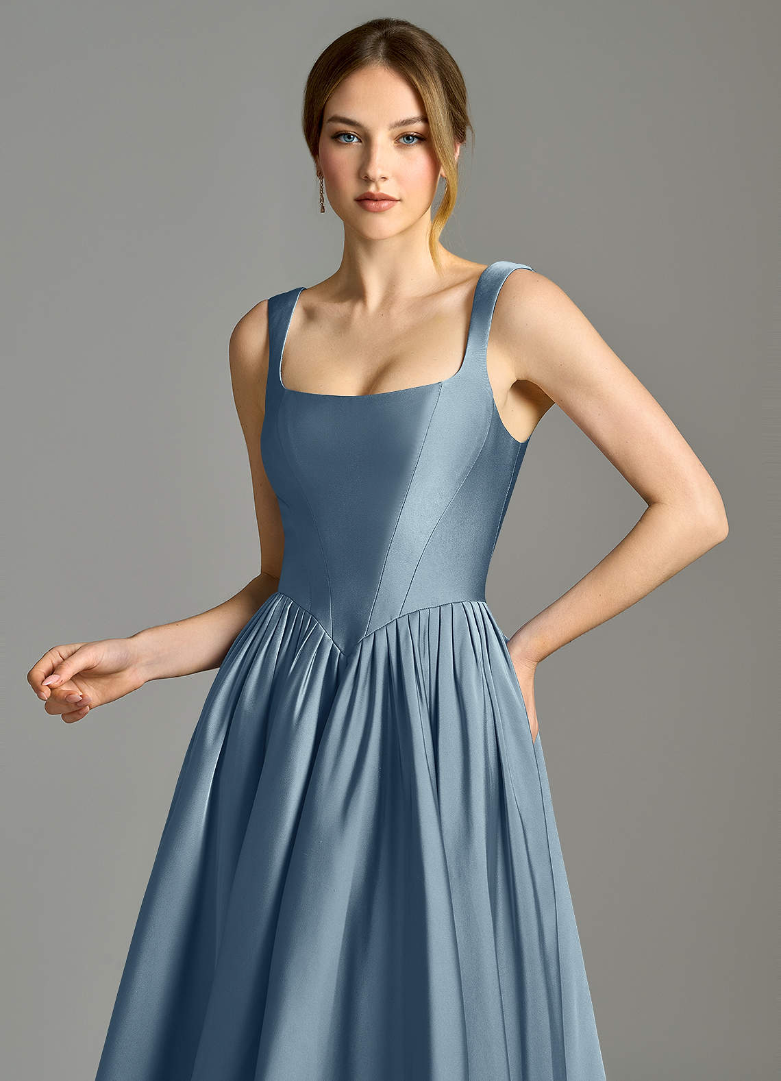 Azazie Verina Vestidos de madrinha de casamento Vestido Azul Empoeirado de Cetim elástico de Linha A com Plissado image1