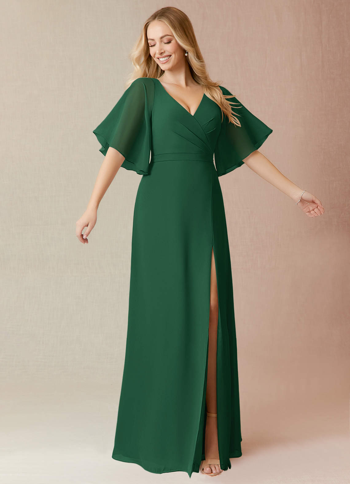 Azazie Cierra Robes de demoiselle d'honneur Robe Trapèze en Mousseline de soie Col en V Vert Foncé image1