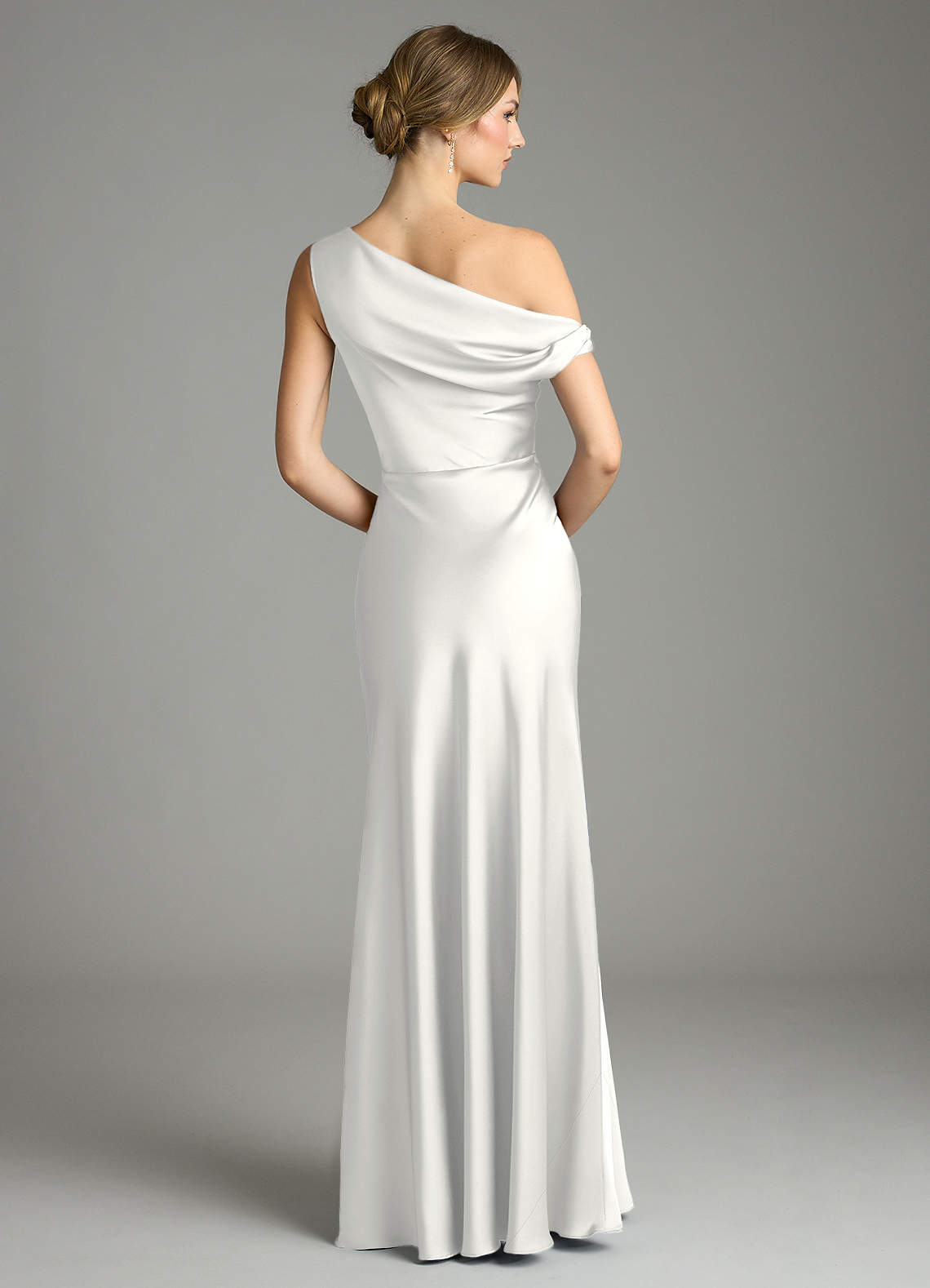 Azazie Emerson Brautjungfernkleider Meerjungfrau-Linie Schulterfrei Stretch-Satin Kleid Weiß image1